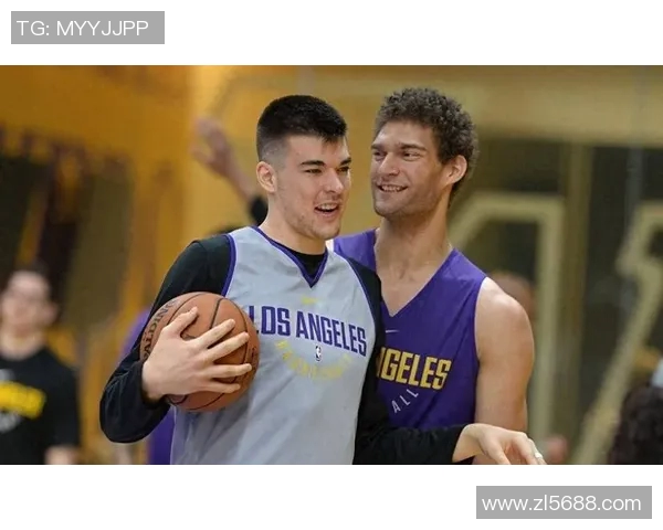 布鲁克洛佩斯：从篮筐之下到三分线外的篮球传奇之路