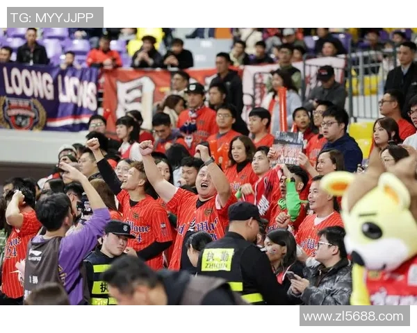 重庆与上港激战正酣比分悬念迭起球迷热情高涨 重庆与上港激战正酣比分悬念迭起球迷热情高涨