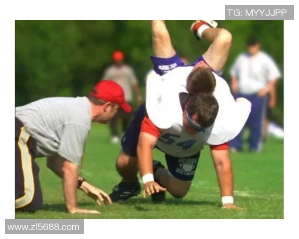 马丁内斯的传奇旅程：从足球场到人生巅峰的奋斗故事